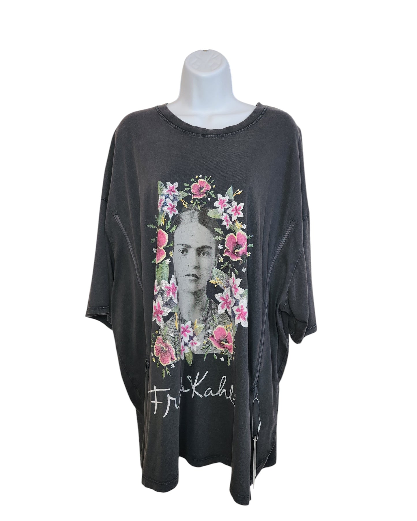 The Upcycled Breastfeeding & Pumping Frida Kahlo T-shirt UK26 by touched out mama is an eco-friendly gray tee featuring a black and white portrait of Frida Kahlo surrounded by pink flowers, blending style and sustainability with upcycled clothing.