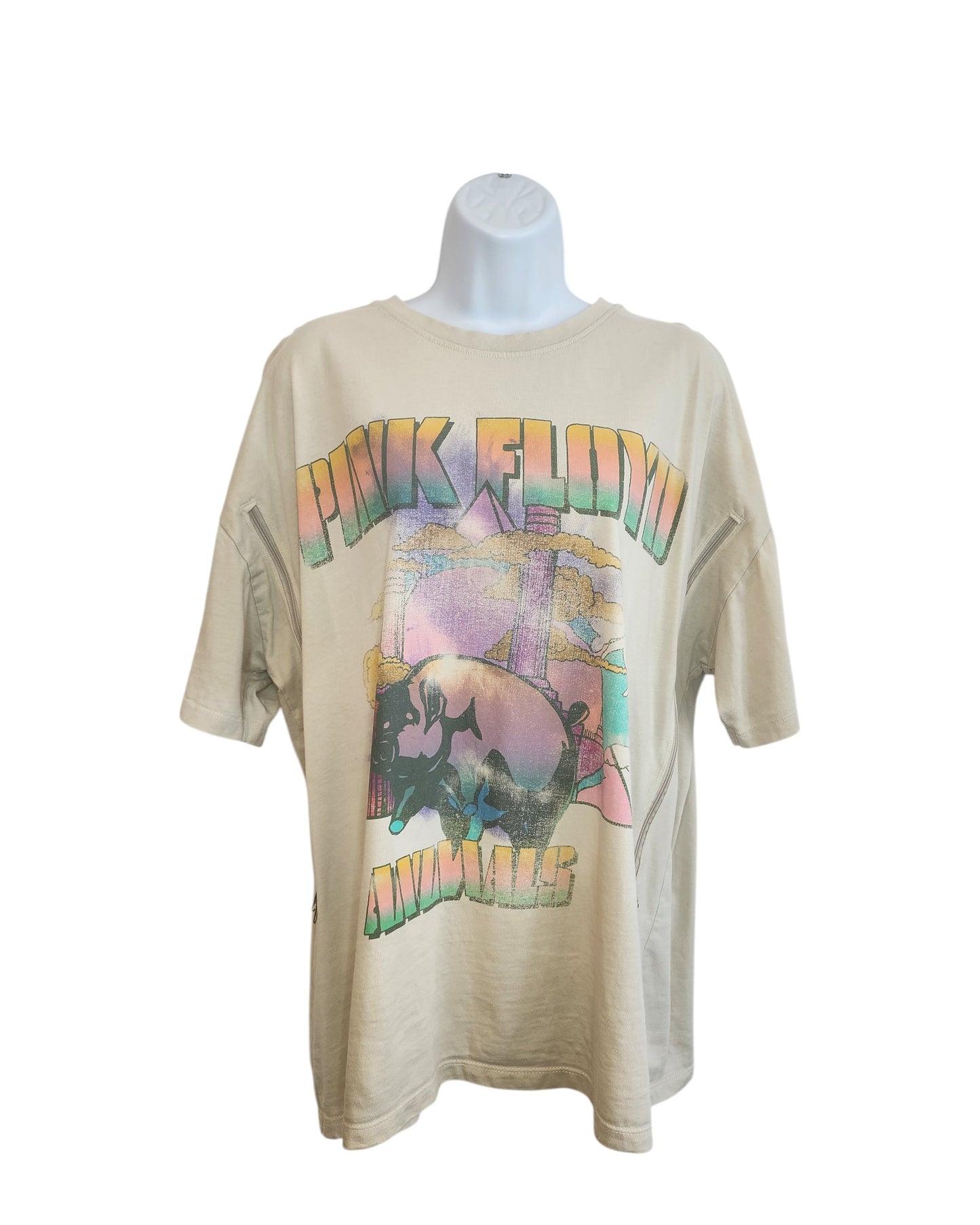 The Primark Upcycled Breastfeeding & Pumping Cream Pink Floyd Band t-shirt (L, UK14/16) features colorful graphics and band print—a stylish and practical choice for music-loving nursing moms.