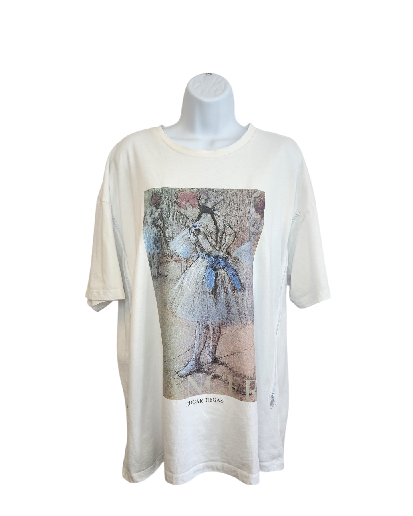 The Primark Upcycled Breastfeeding & Pumping White Ballet Art T-shirt (L, UK14/16) features pastel ballerinas inspired by Edgar Degas, with the artist’s name below. Eco-friendly and designed for nursing and pumping moms.
