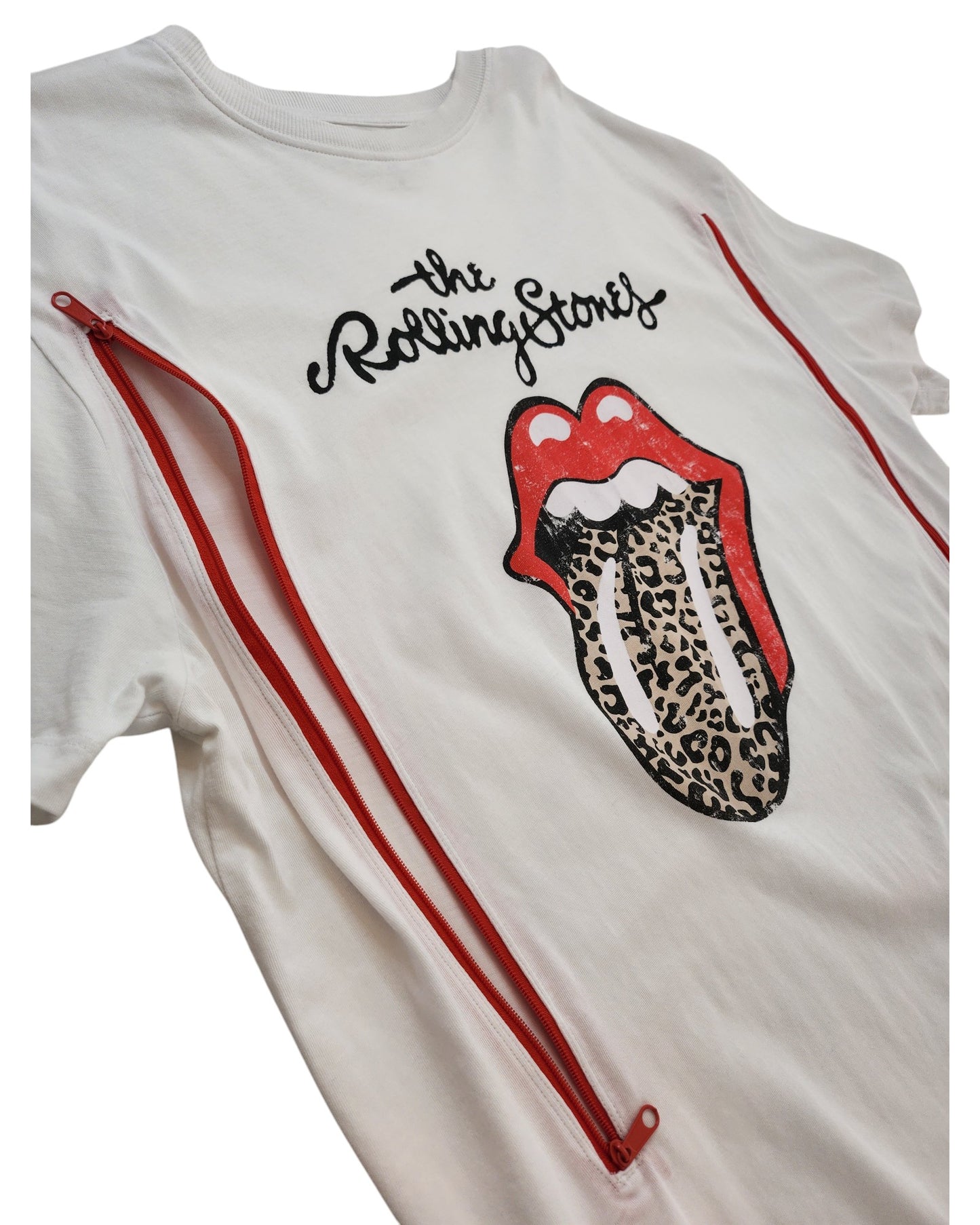This upcycled New Look Rolling Stones UK12 white/leopard T-shirt features a red mouth logo and vertical red zippers for breastfeeding and pumping—ideal for fans of preloved fashion seeking stylish, practical nursing wear.