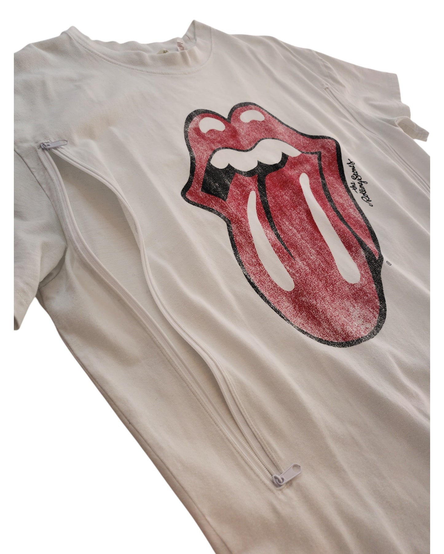 The H&M Upcycled Breastfeeding & Pumping White/Red Rolling Stones Band T-shirt (L) features a bold tongue and lips logo plus two side zippers for easy, discreet nursing—perfect for stylish moms.