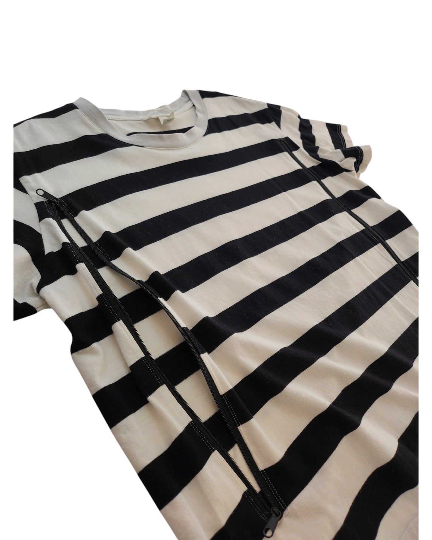 The H&M Upcycled Breastfeeding & Pumping Black/White Stripe t-shirt (L) features diagonal underarm zippers for discreet, stylish nursing access—perfect for breastfeeding or pumping moms.