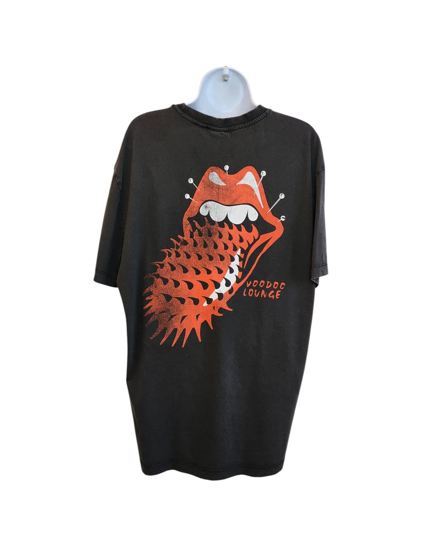 A black upcycled Primark Rolling Stones Voodoo Lounge nursing & pumping T-shirt (size M) features a bold red lips graphic with white teeth, a spiky red tongue, and “Voodoo Lounge” in orange below, displayed on a hanger against a white background.