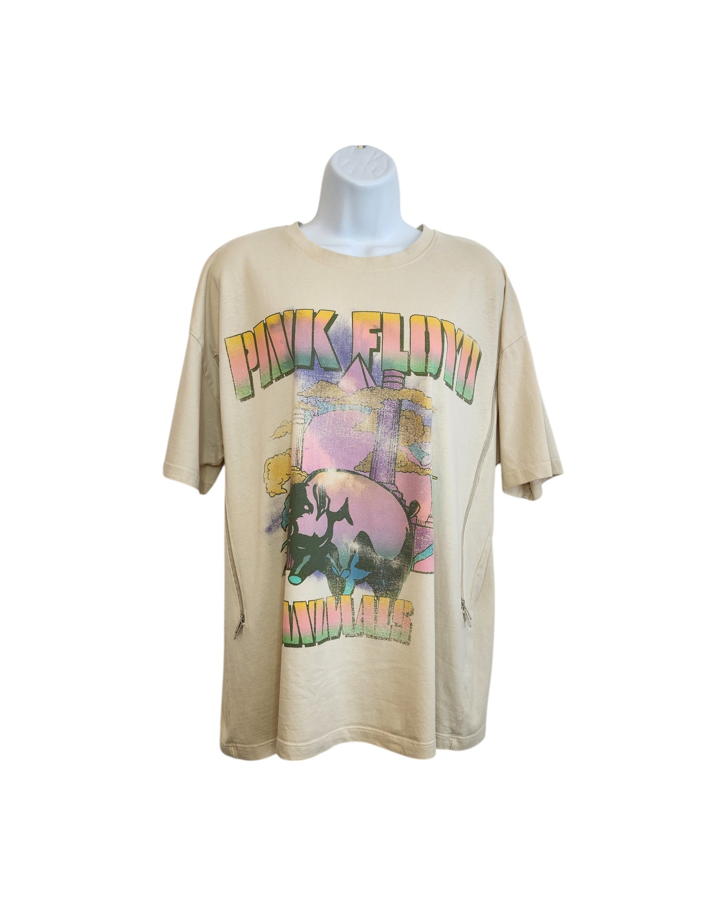 The Primark Upcycled Breastfeeding & Pumping Cream Pink Floyd T-shirt (M, UK12/14) features a colorful graphic and the word Animals. This eco-friendly top is displayed on a mannequin torso against a white background.