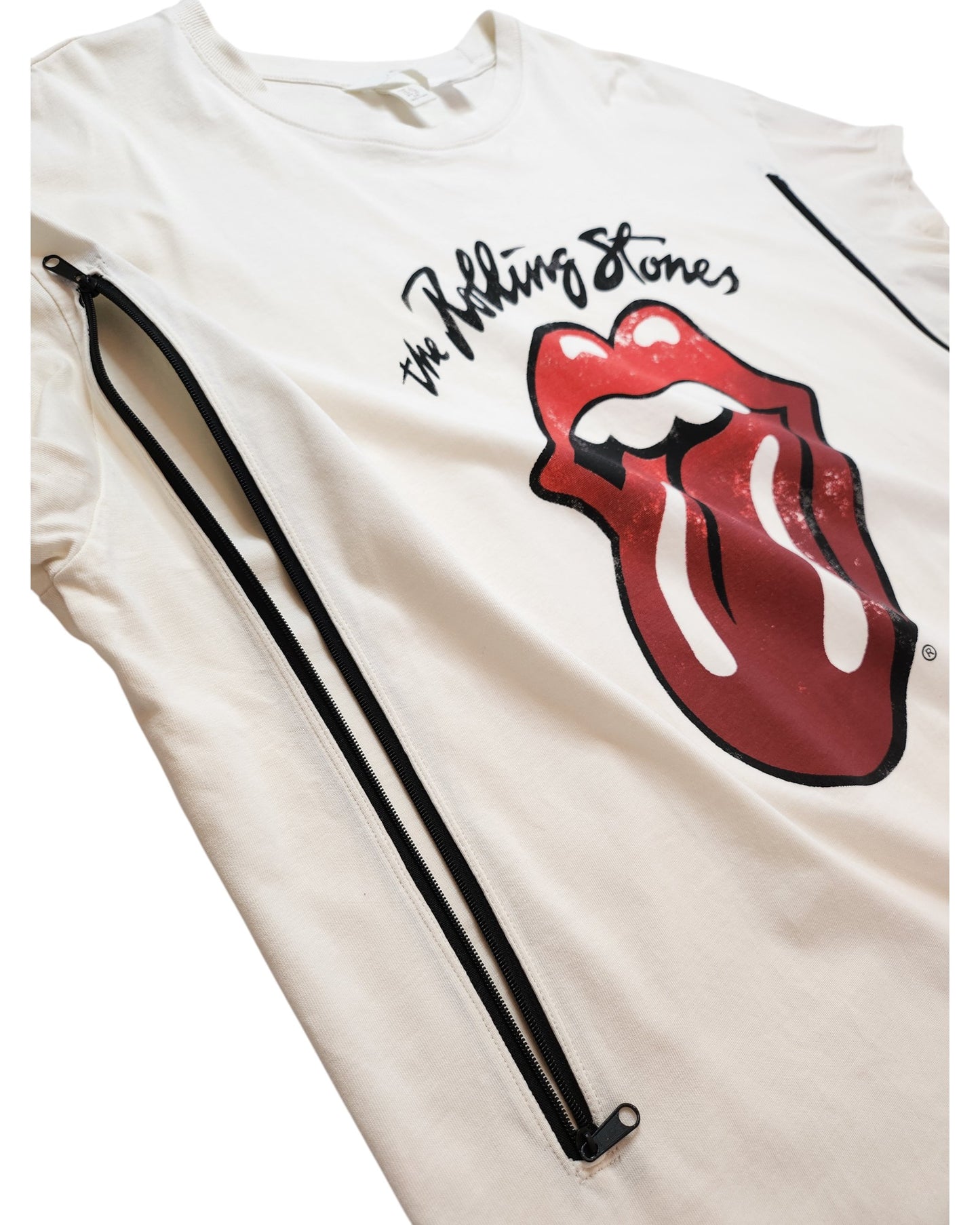 Upcycled H&M Cream/Red The Rolling Stones t-shirt (XL), designed for breastfeeding & pumping, features the iconic tongue logo and unique zippers—ideal preloved clothing with edgy style.