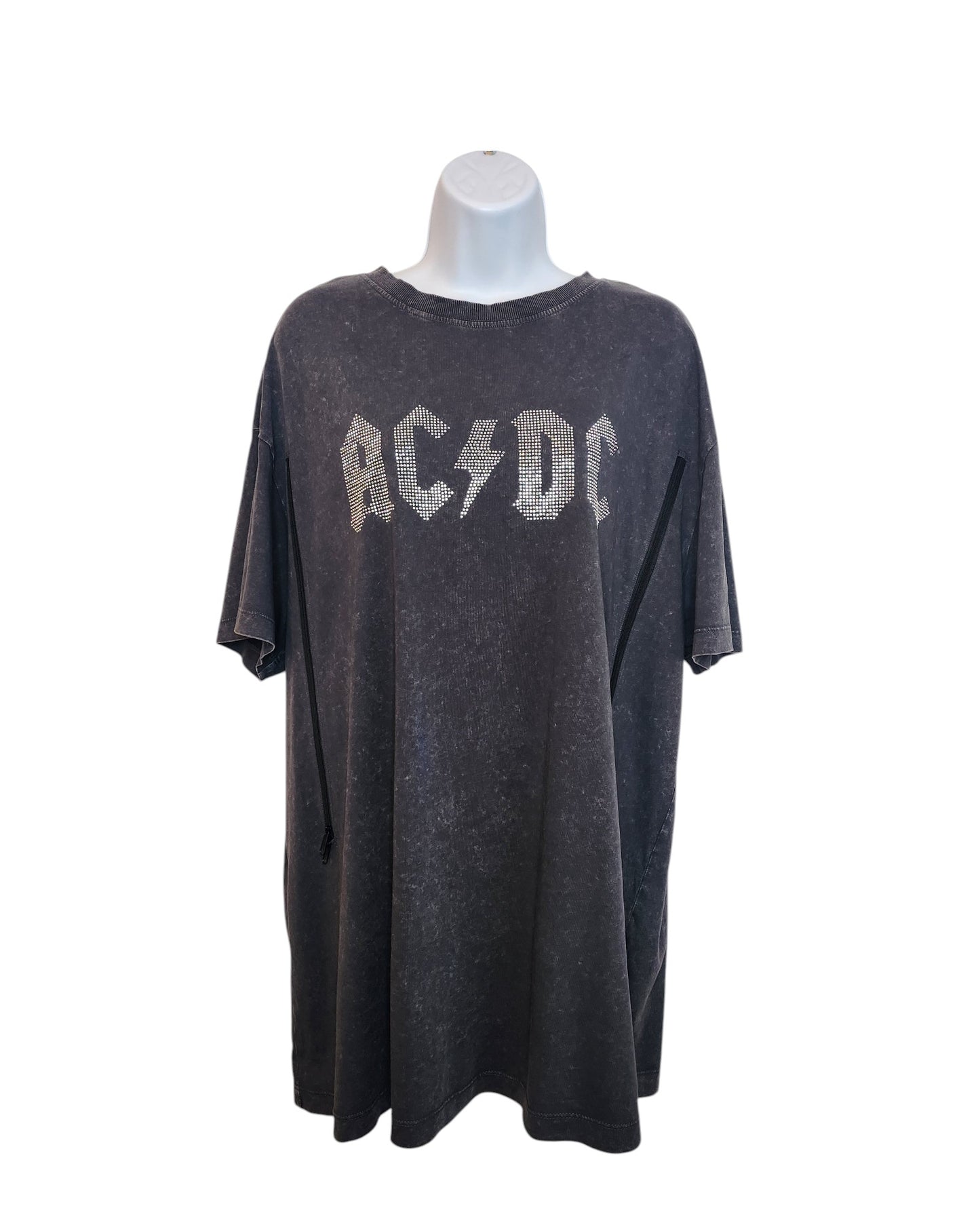 The New Look Upcycled Breastfeeding & Pumping AC/DC Diamante Band t-shirt (UK14) offers vintage style and eco-friendly flair, featuring sparkling band lettering—a bold choice for nursing mothers who love fashion.