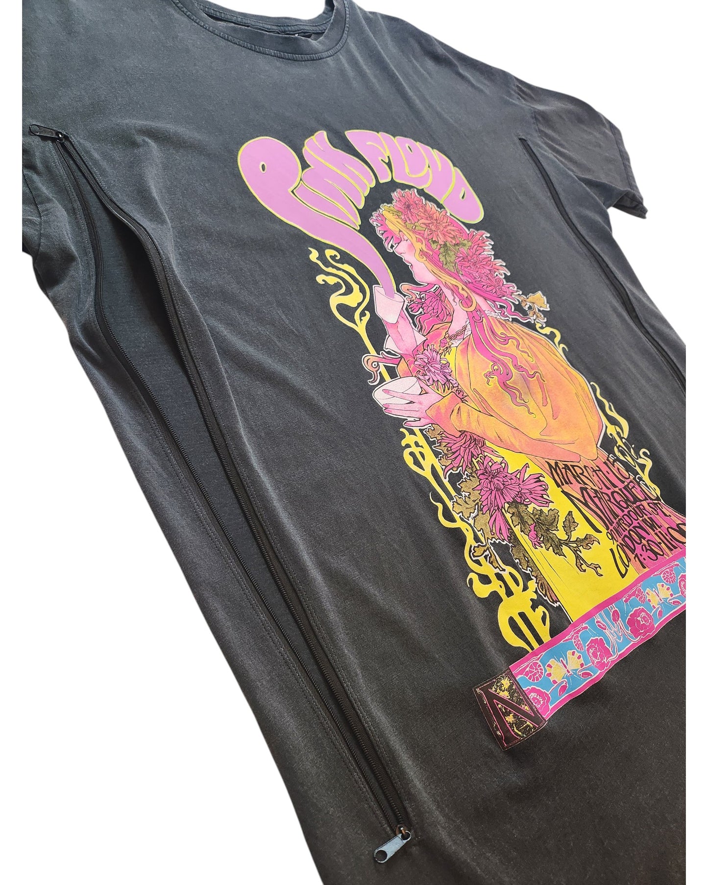The Primark Upcycled Grey Pink Floyd Band t-shirt dress (M, UK12/14) features stylish side zippers for easy breastfeeding or pumping—perfect for music fans wanting both functionality and flair.