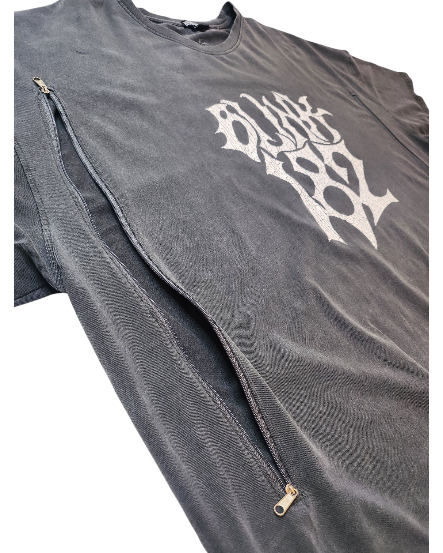 A preloved Boohoo Upcycled Breastfeeding & Pumping Blink 182 Band t-shirt in dark gray, featuring a white distorted chest graphic and diagonal zipper, blends nursing-friendly design with bold style in size L.