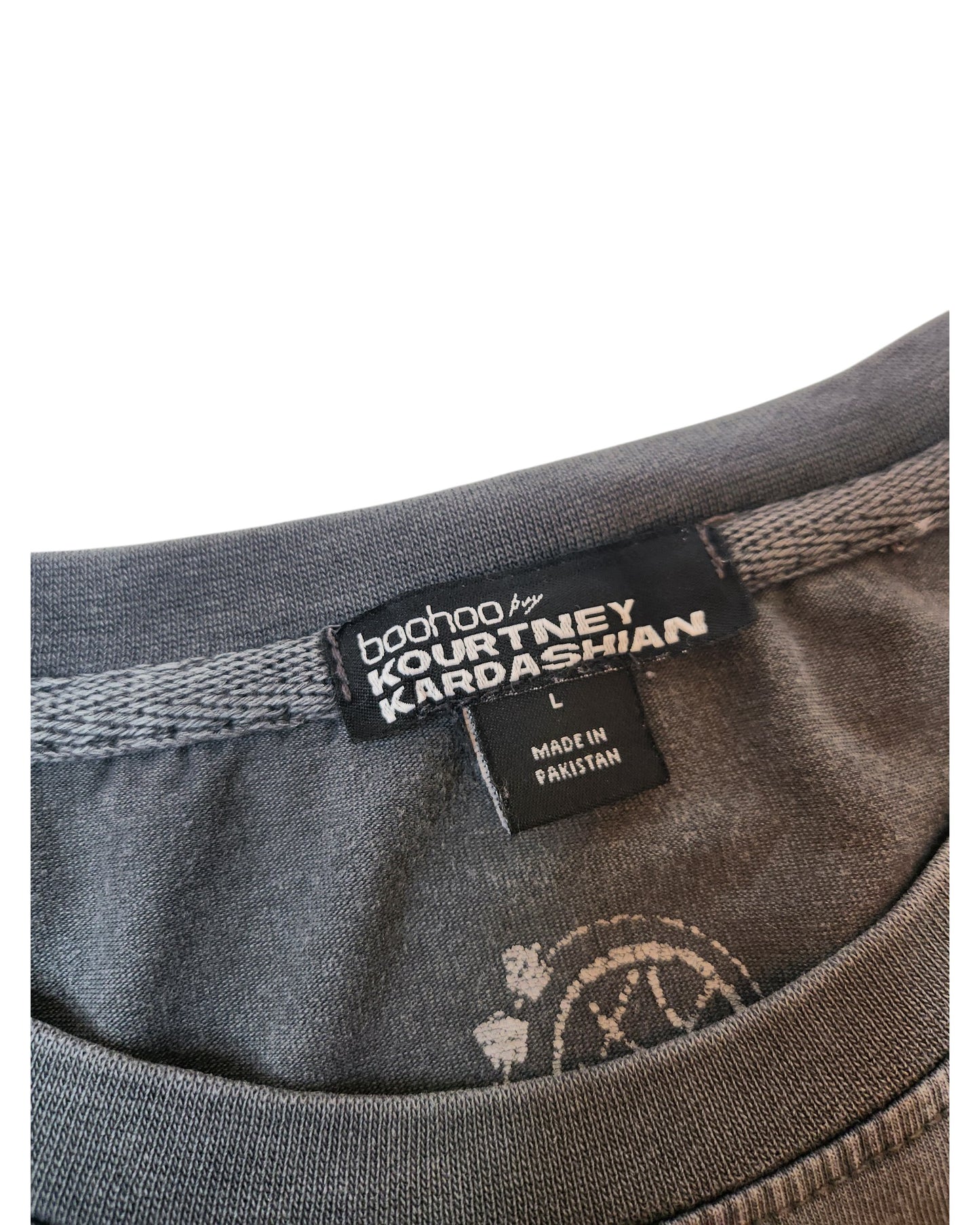 Close-up of a black clothing label inside a grey Upcycled Breastfeeding & Pumping Blink 182 Band t-shirt (L) by Boohoo, made in Pakistan—ideal for fans of preloved fashion.