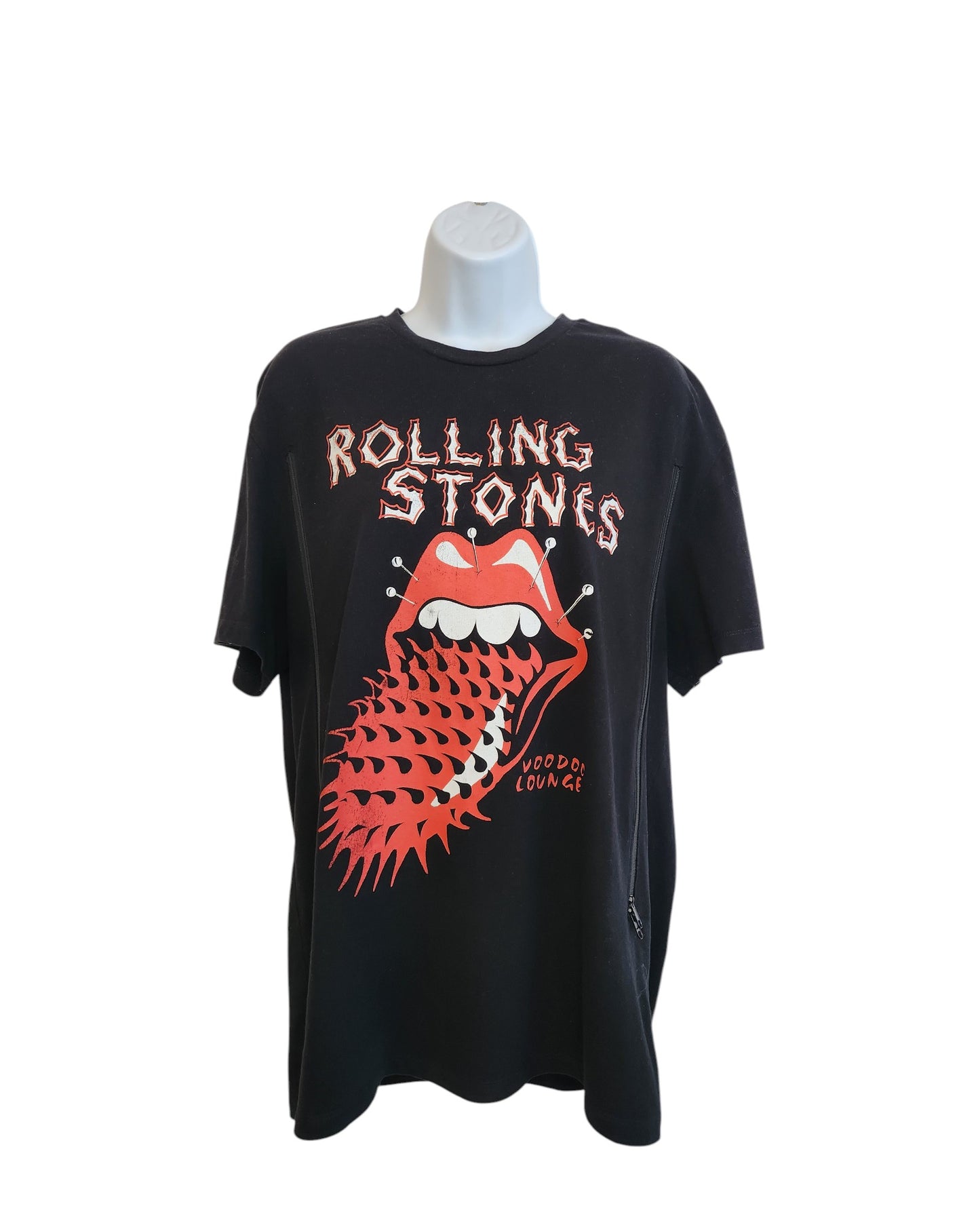 Primark Upcycled Breastfeeding & Pumping Black Voodoo The Rolling Stones Band T-shirt (M) featuring the iconic red tongue logo and Rolling Stones Voodoo Lounge text—a unique choice for fans of preloved or upcycled fashion.
