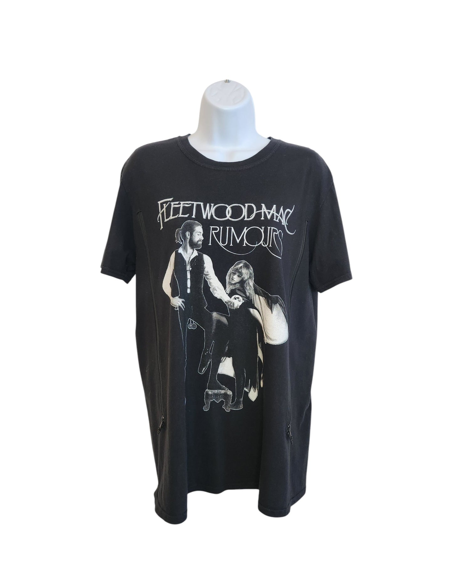 Upcycled Breastfeeding & Pumping Black Fleetwood Mac Rumours t-shirt UK10 by Fleetwood Mac, featuring a vintage-style graphic—an iconic addition to any preloved fashion collection.