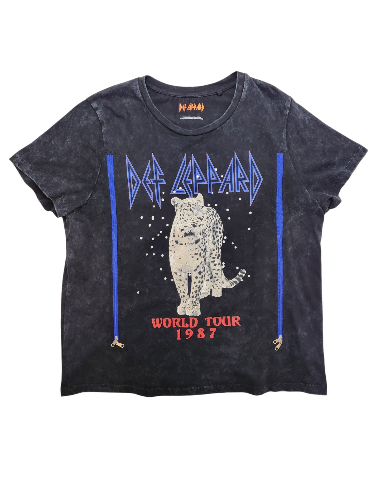 An upcycled Def Leppard breastfeeding & pumping band T-shirt (size L) featuring a leopard graphic, blue lines, and “DEF LEPPARD” and “WORLD TOUR 1987” in red and yellow—a standout piece for any preloved fashion collection.