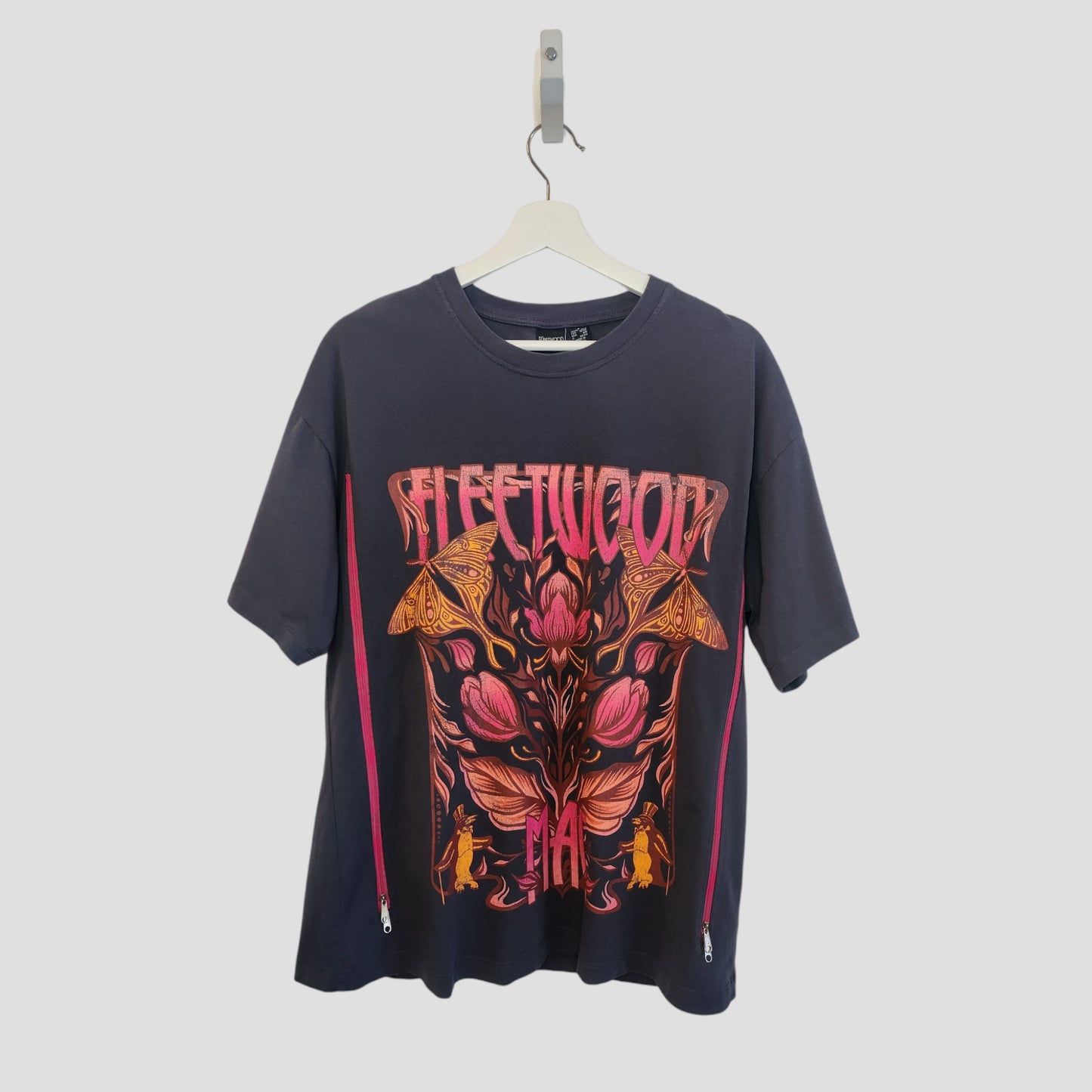 A grey floral Fleetwood Mac band t-shirt by Primark, upcycled for breastfeeding and pumping (size S, UK10/12), combines vintage-inspired charm with affordable eco fashion—making it a unique addition to your wardrobe.