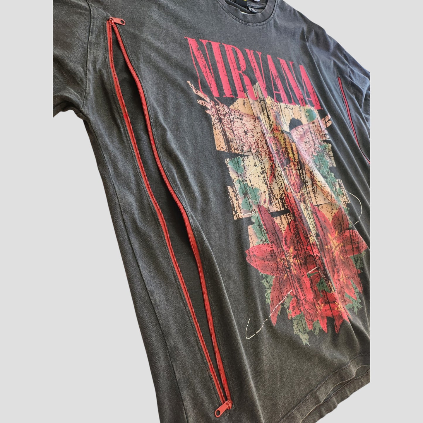 Upcycled Breastfeeding (Nursing) & Pumping Floral Nirvana Band t-shirt L (UK14/16) (100274)