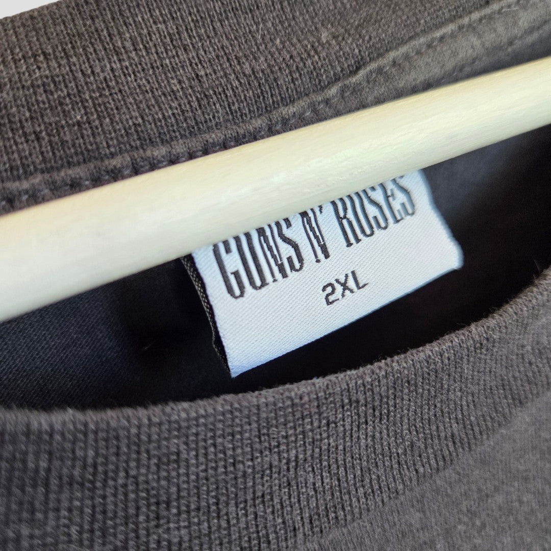 Close-up of an affordable Primark Upcycled Breastfeeding & Pumping Grey Guns n Roses Cross Band t-shirt (2XL, 100467) on a hanger, showing a white label inside the collar.
