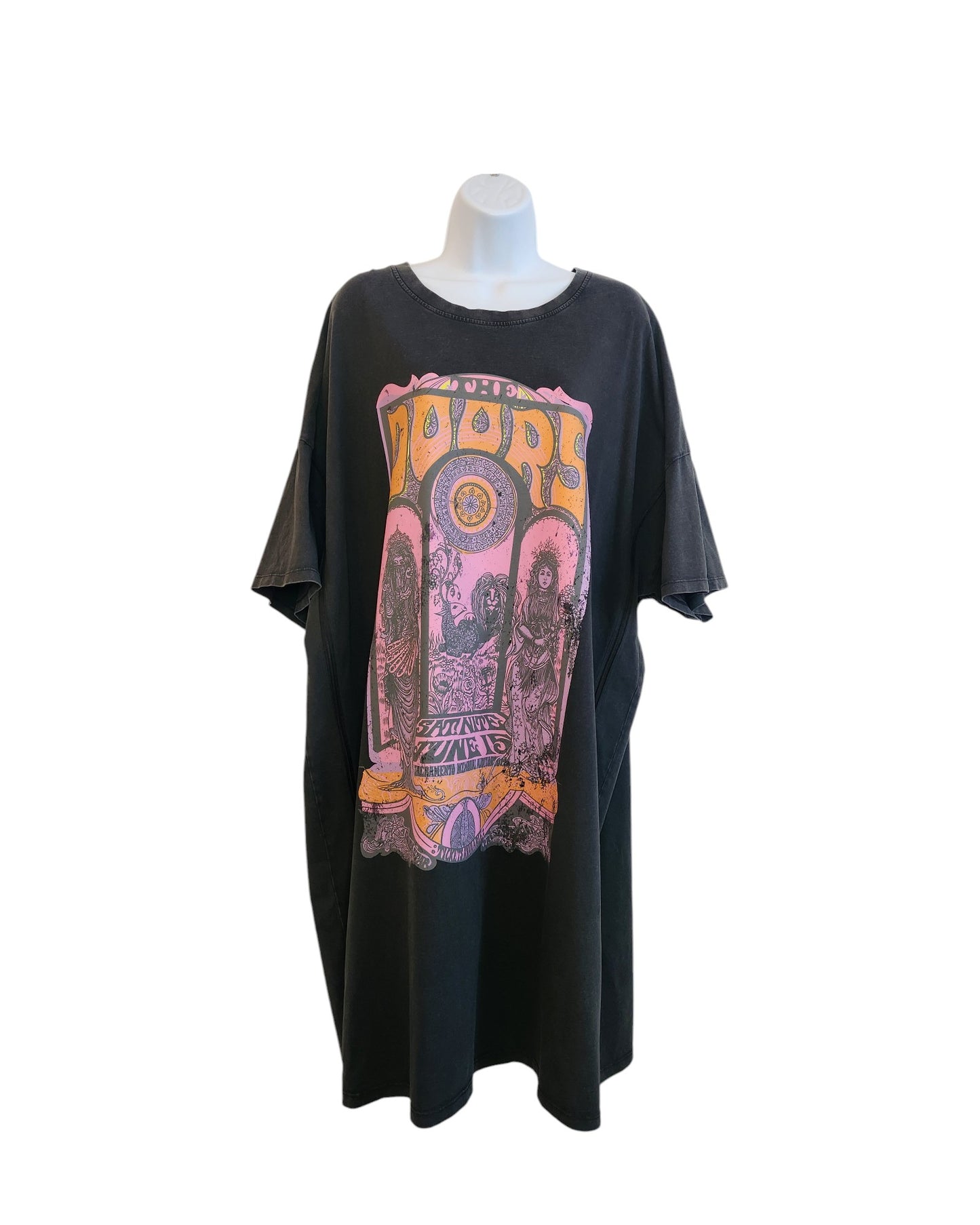 Primark’s Upcycled Breastfeeding & Pumping The Doors T-shirt Dress (2XL) in black features a vibrant, vintage-inspired graphic—ideal for eco-conscious moms seeking retro style and nursing convenience.