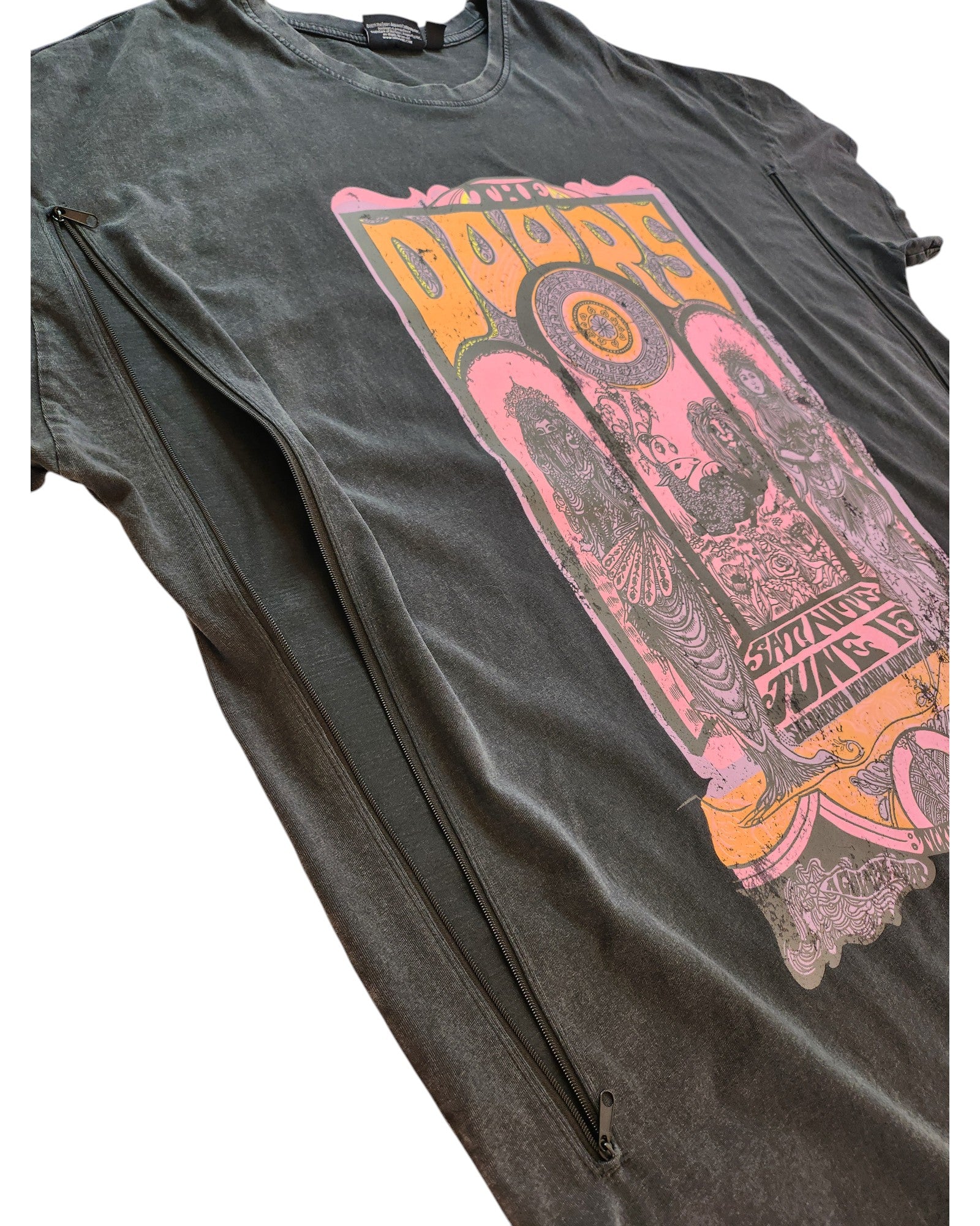 The Primark Upcycled Breastfeeding & Pumping The Doors t-shirt Dress 2XL features a black vintage-style with colorful concert poster graphics and side zippers. Made from eco-friendly upcycled clothing, it’s perfect for nursing moms.