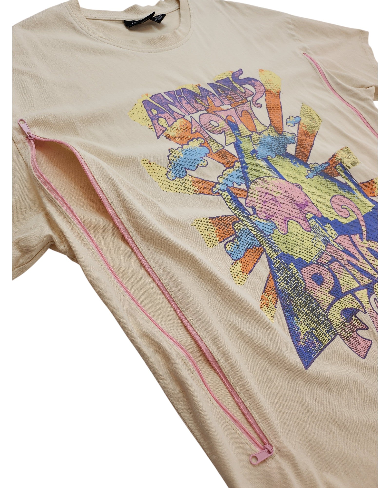 The Primark Upcycled Breastfeeding & Pumping Cream Pink Floyd t-shirt (M) features a psychedelic Animals on Pink graphic and a pink diagonal zipper for easy nursing or pumping—innovative, sustainable style.