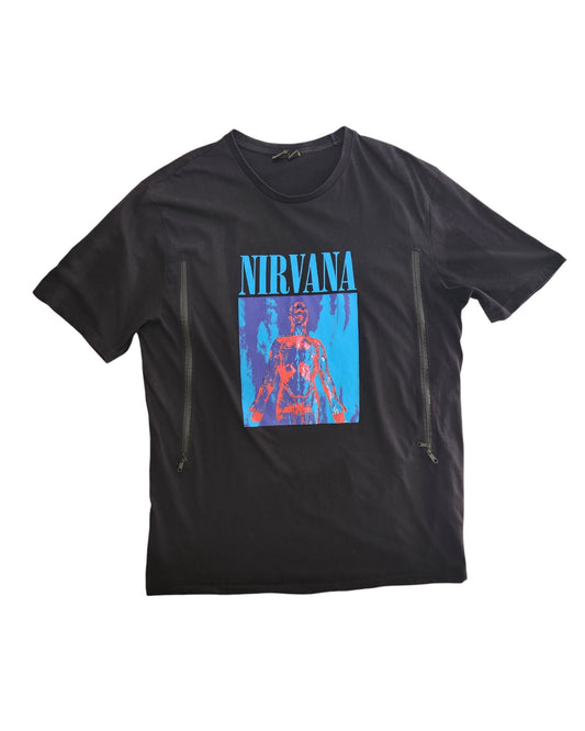 The Primark Upcycled Breastfeeding & Pumping Nirvana Band t-shirt XL in black/turquoise features bold “NIRVANA” lettering and vertical zippers for accessible nursing and pumping, making a stylish eco-friendly choice.