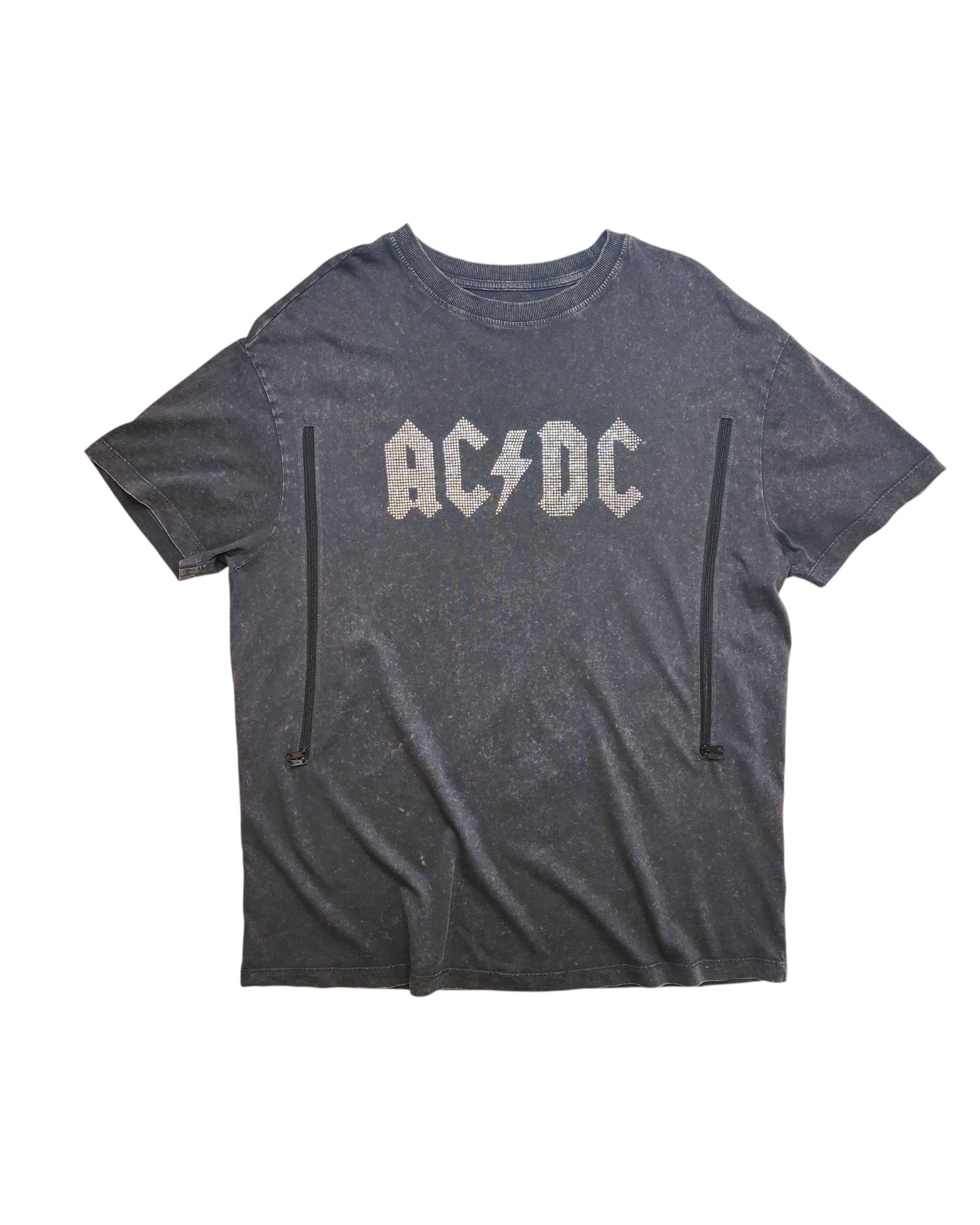 A New Look Upcycled Breastfeeding & Pumping AC/DC Diamante Band T-shirt (UK14), featuring bold silver logo and lightning bolt, is displayed on a white background—an iconic, sustainable piece for nursing moms.
