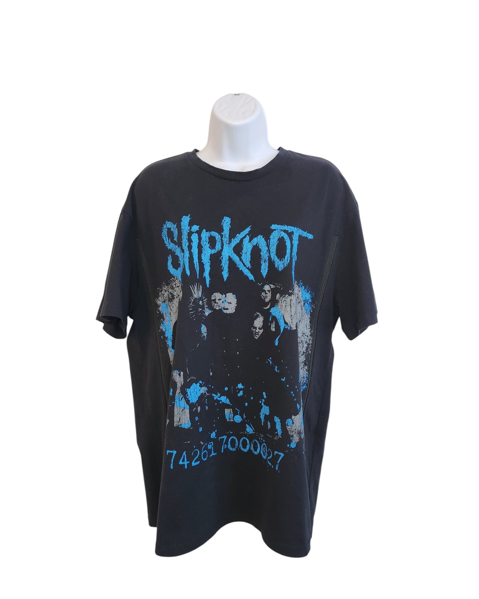 A preloved Primark Upcycled Black/Blue Slipknot Band T-shirt (M) for breastfeeding & pumping, featuring blue graphics of band members, the Slipknot logo in large letters, and blue numbers at the bottom—perfect for music fans.