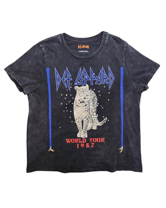 An upcycled Def Leppard breastfeeding & pumping band T-shirt (size L) featuring a leopard graphic, blue lines, and “DEF LEPPARD” and “WORLD TOUR 1987” in red and yellow—a standout piece for any preloved fashion collection.