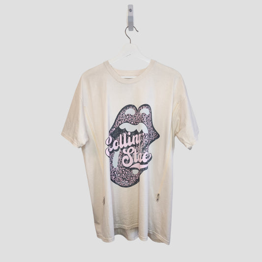 An upcycled XL cream/pink Rolling Stones band t-shirt for breastfeeding and pumping, featuring a lips graphic—an affordable preloved maternity find from The Rolling Stones.