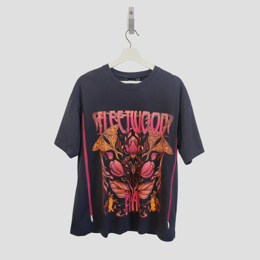 A grey floral Fleetwood Mac band t-shirt by Primark, upcycled for breastfeeding and pumping (size S, UK10/12), combines vintage-inspired charm with affordable eco fashion—making it a unique addition to your wardrobe.