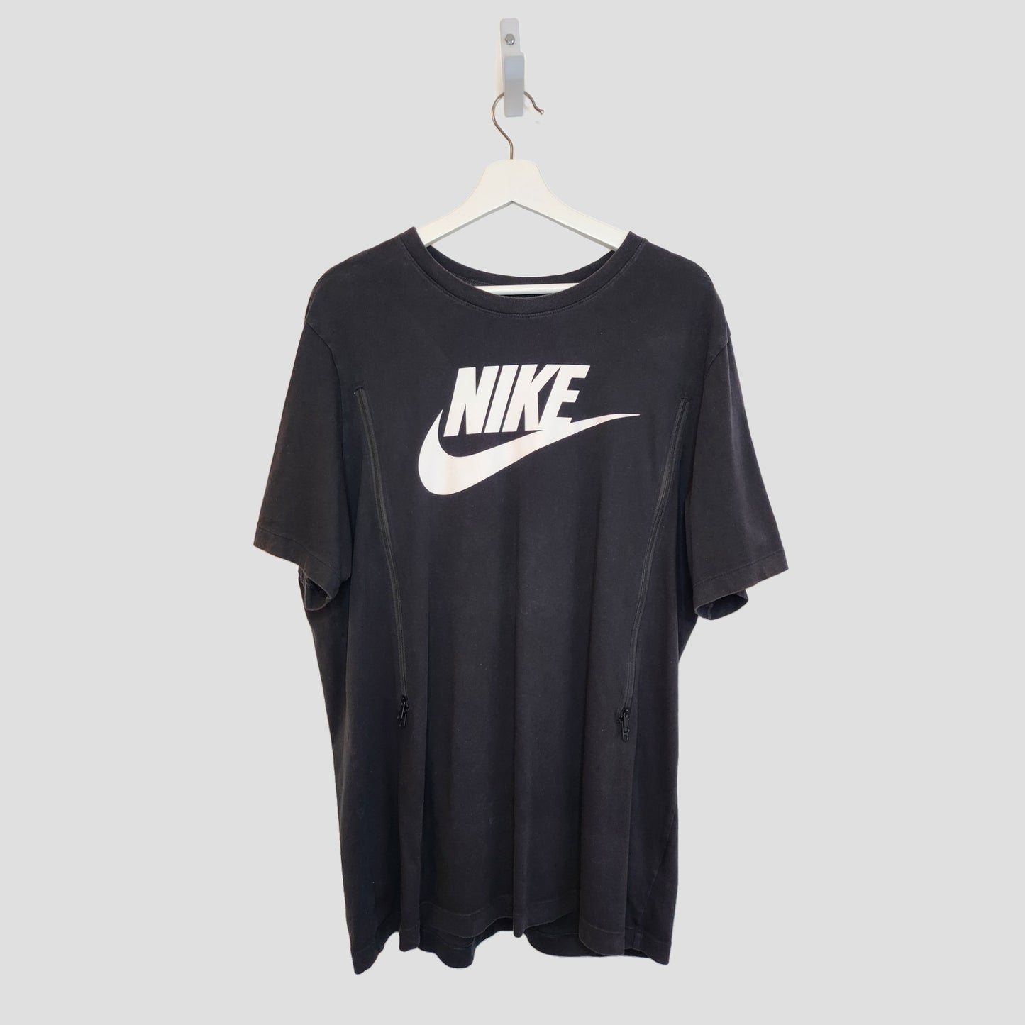 Upcycled Breastfeeding (Nursing) & Pumping Black/White Nike Tick t-shirt XL (100286)