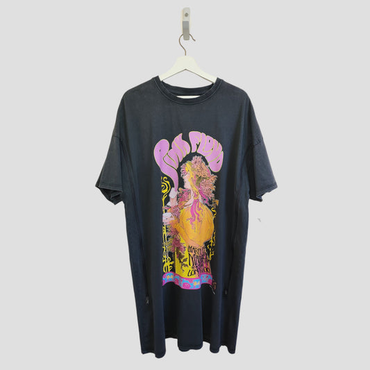 The Primark Upcycled Breastfeeding & Pumping Grey Pink Floyd Band Oversized T-shirt Dress (M, UK12/14) features a vibrant Pink Floyd graphic and is crafted from upcycled preloved clothing for an eco-friendly and stylish choice.