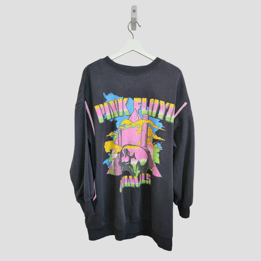 The H&M Upcycled Breastfeeding & Pumping Pink Floyd Band Sweatshirt L (100172) features a colorful abstract graphic, blending eco-friendly style and functionality for nursing moms—perfect for stylish, affordable wardrobes.