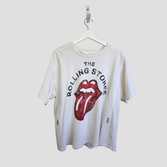 An upcycled H&M breastfeeding & pumping t-shirt in cream/red, featuring The Rolling Stones' bold logo and lips graphic—stylish, eco-friendly band tee for conscious nursing moms.
