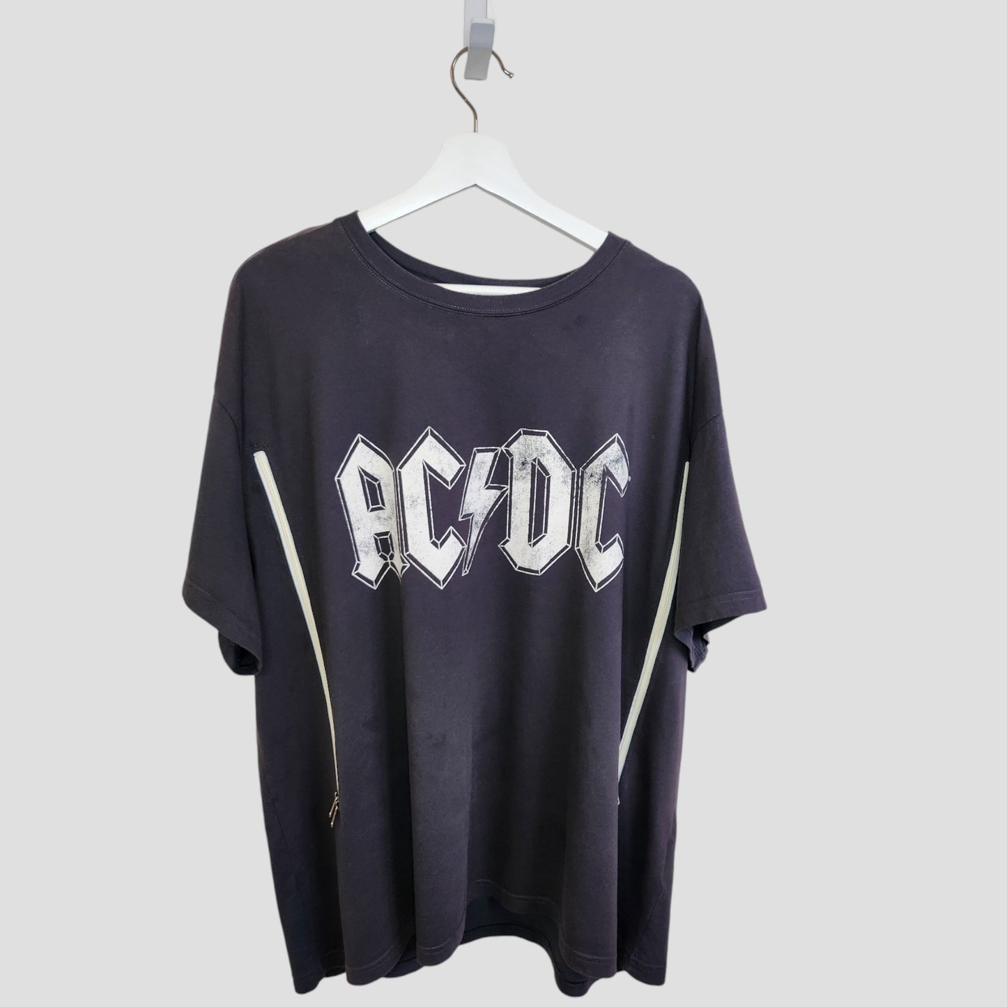 Upcycled Breastfeeding (Nursing) & Pumping Grey/White AC/DC Band t-shirt XXL (100255)