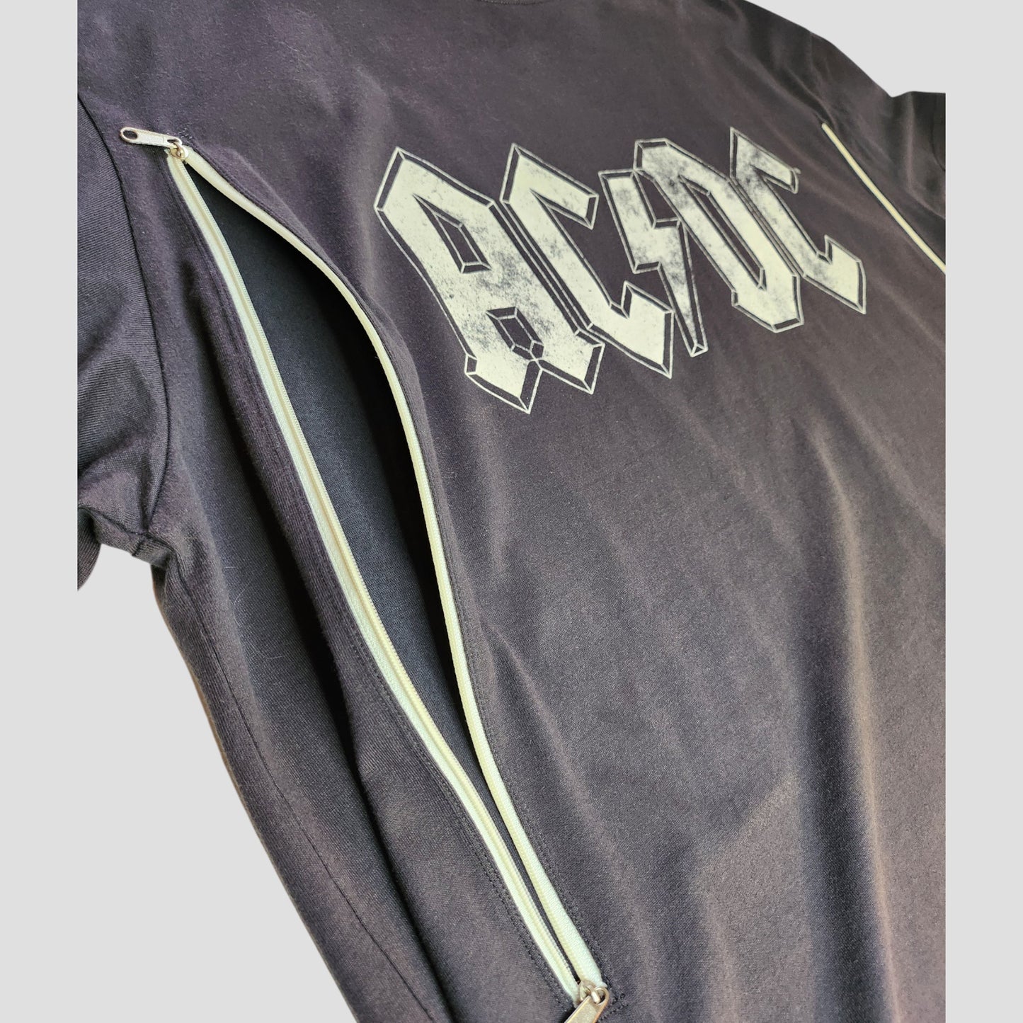 Upcycled Breastfeeding (Nursing) & Pumping Grey/White AC/DC Band t-shirt XXL (100255)