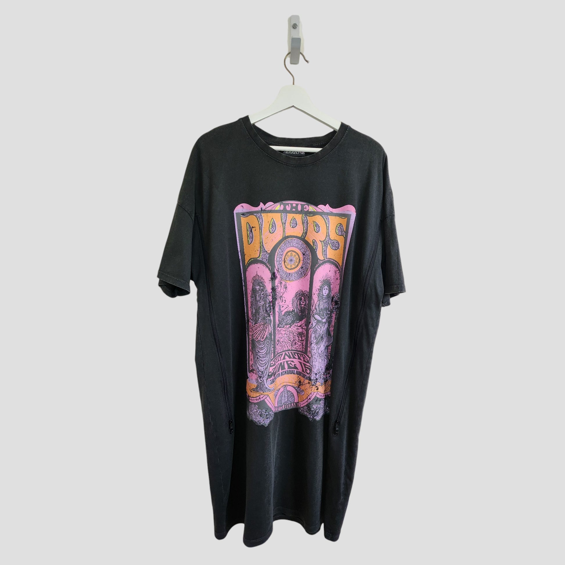 This Primark upcycled oversized t-shirt dress (M, UK12/14) features The Doors’ psychedelic yellow lettering and purple art—a stylish, affordable preloved breastfeeding & pumping-friendly choice for music-loving moms.