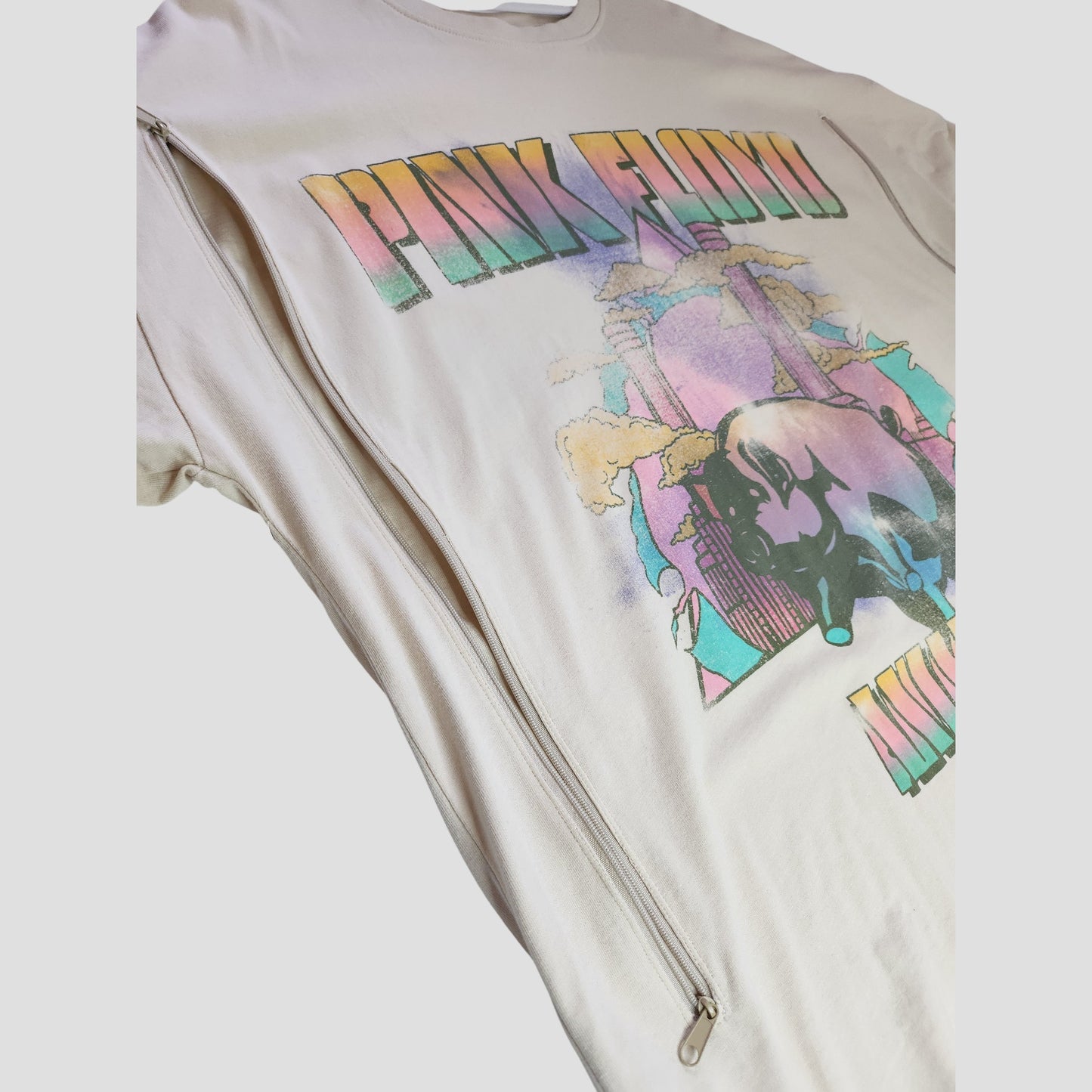 Primark’s upcycled cream Pink Floyd band t-shirt (M, UK12/14) features a colorful graphic and diagonal zipper, designed for stylish, eco-conscious breastfeeding or pumping moms.