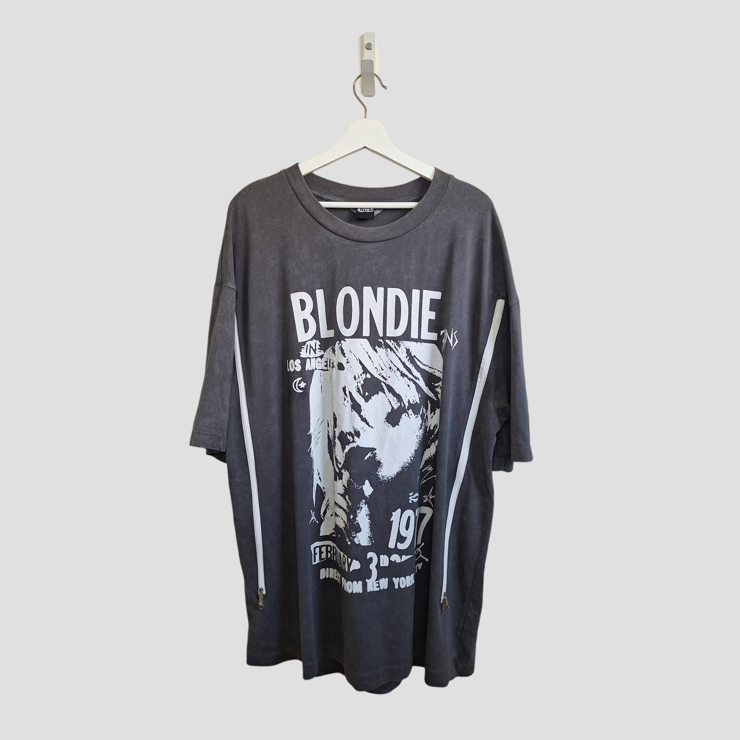 The Nutmeg Upcycled Breastfeeding & Pumping Grey Blondie Band T-shirt UK20 (100361) offers a preloved vintage concert tee style, featuring a graphic design and is perfect for nursing and pumping.