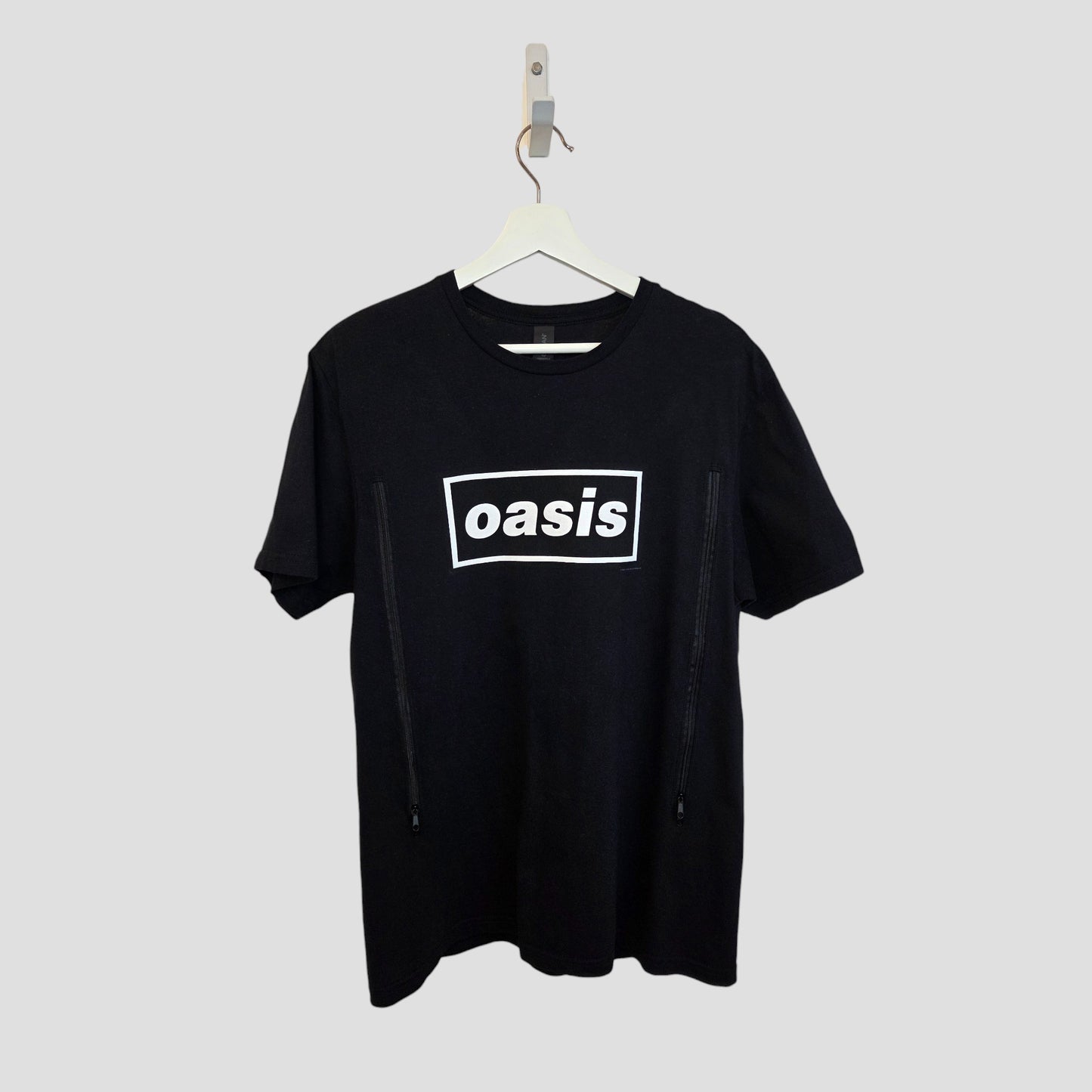 The Gildan Upcycled Breastfeeding & Pumping Black/White Oasis Band t-shirt (M, 100403) features bold "oasis" lettering in a white box—ideal for fans of preloved nursing wear who want casual comfort and effortless style.