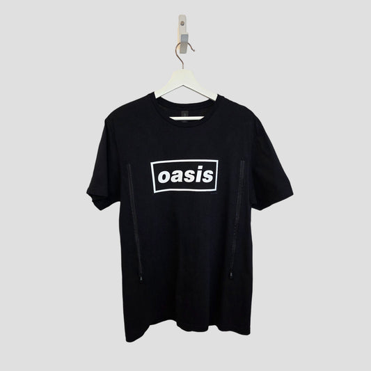 The Gildan Upcycled Breastfeeding & Pumping Black/White Oasis Band t-shirt (M, 100403) features bold "oasis" lettering in a white box—ideal for fans of preloved nursing wear who want casual comfort and effortless style.