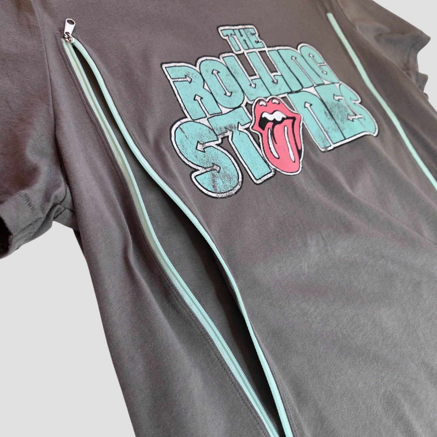 Upcycled breastfeeding & pumping grey/turquoise The Rolling Stones band t-shirt (L, 100418) features red tongue graphic and two light blue zippers for easy nursing—a stylish, eco-friendly maternity top.