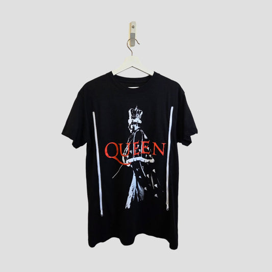 The Queen Upcycled Breastfeeding & Pumping Black Queen Band t-shirt (L) features a crowned figure graphic, “QUEEN” in bold red letters on the chest, and two vertical white zippers beside the design.