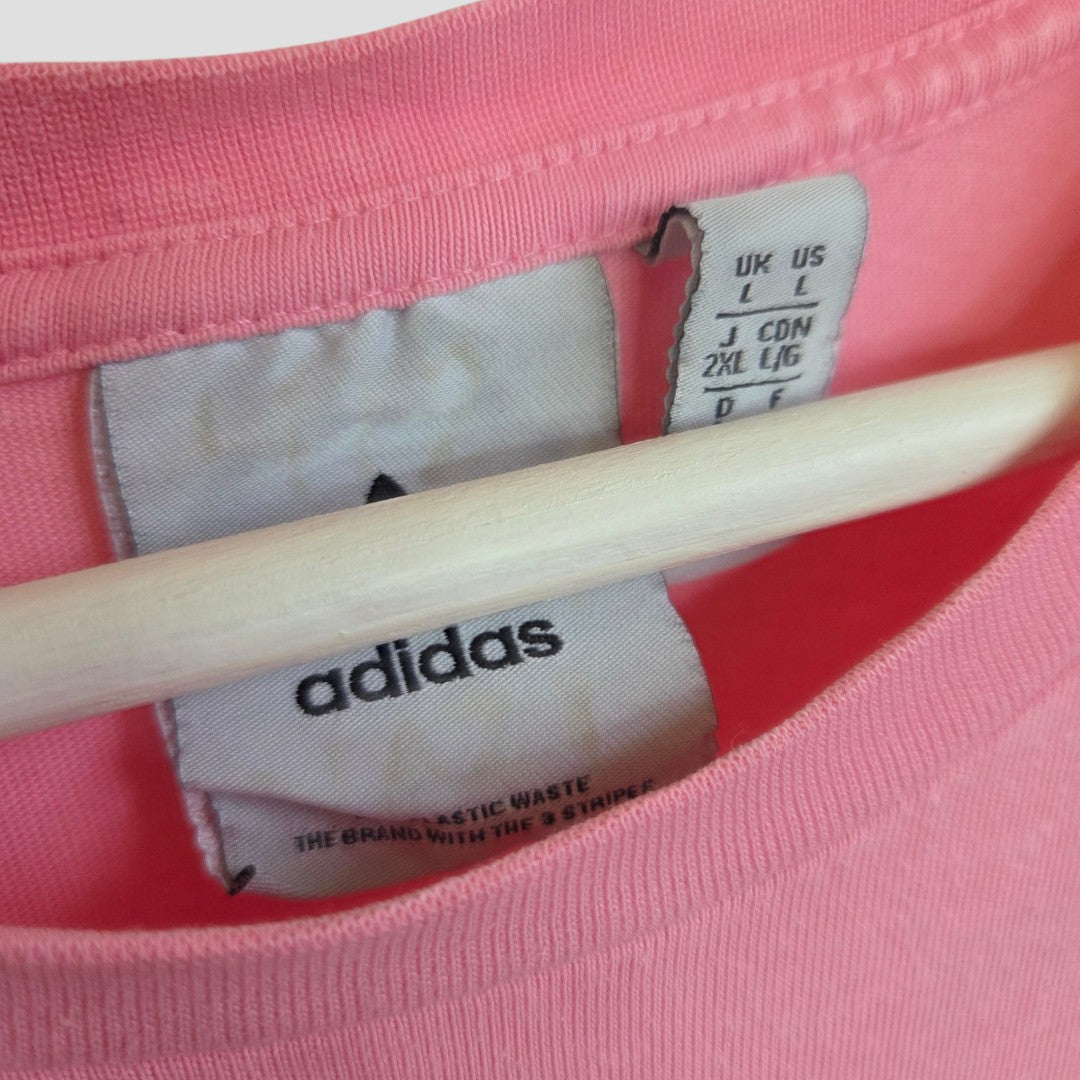Close-up of the inside neck area of an upcycled pink retro Adidas breastfeeding & pumping t-shirt (size L, 100500) with collar seam and white Adidas size tag—an eco-conscious option featuring bow zips.