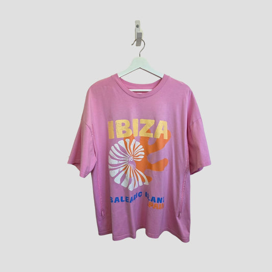 The F&F Upcycled Breastfeeding & Pumping Pink Ibiza T-shirt XL (100463) features a colorful shell and sun graphic, “IBIZA” in yellow above, and “BALEARIC ISLANDS” in blue and orange—perfect, affordable maternity wear.