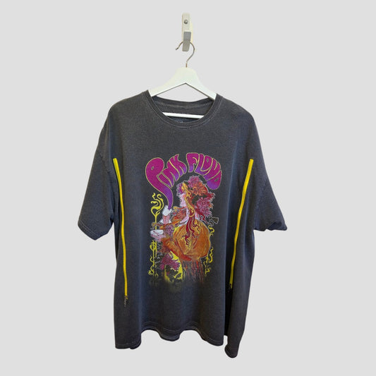 The Upcycled Breastfeeding & Pumping Vintage Feel Grey Pink Floyd Band t-shirt UK16/18 (100553) adds cool style to nursing wear, featuring vibrant artwork and a vintage vibe from the iconic Pink Floyd brand.