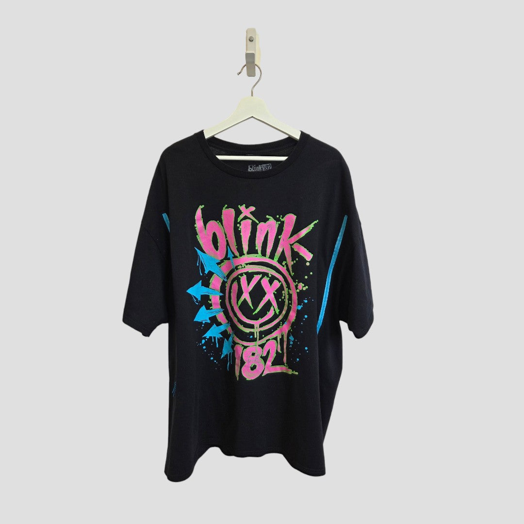Upcycled Breastfeeding (Nursing) & Pumping Black/Pink Blink 182 Band t-shirt UK20/22 (100568)